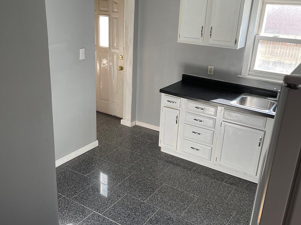 1st image of 861 Snelling Ave N APT 2