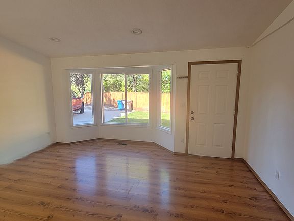 5th image of 713 W Kinghorn Dr