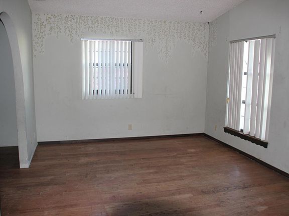 5th image of 606 N 15th St