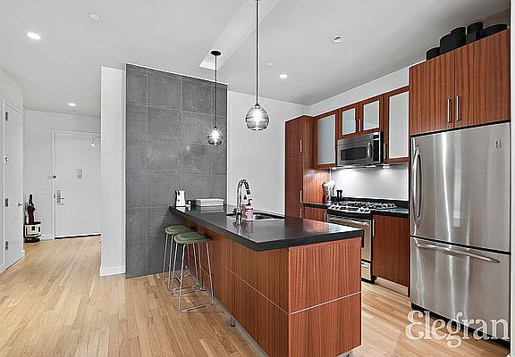 3rd image of 59 John St APT 6E
