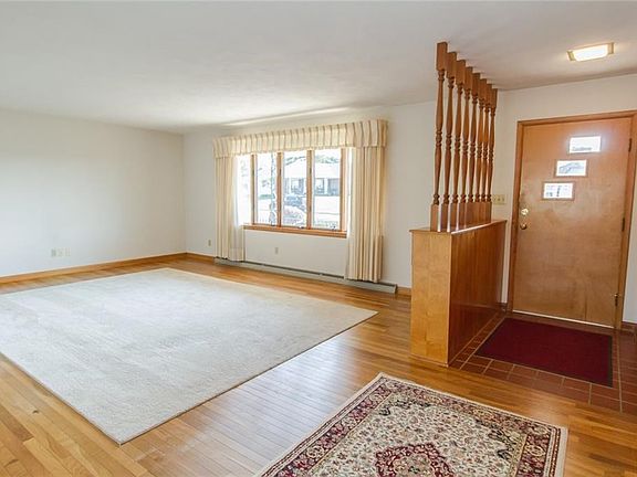 4th image of 1272 Parkway Dr