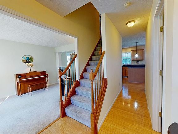 3rd image of 518 Waterford Ct