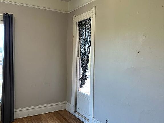 3rd image of 1143 N San Joaquin St #5
