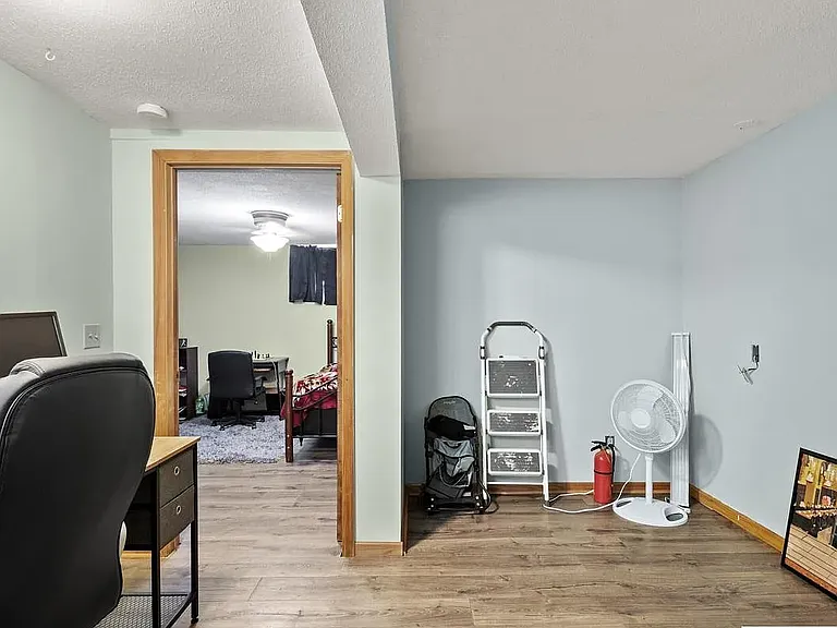 209 W Gardiner St — Photo 24