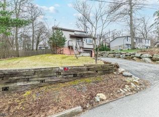 72 Chatham Rd, Hewitt, NJ 07421