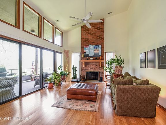 2nd image of 1045 Deerfield Pl #1045