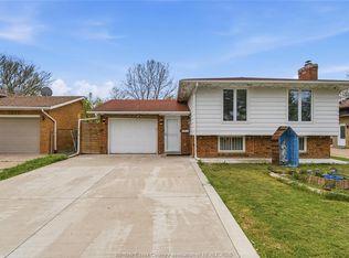 2989 Regis Ave, Windsor, ON N8R 1V7