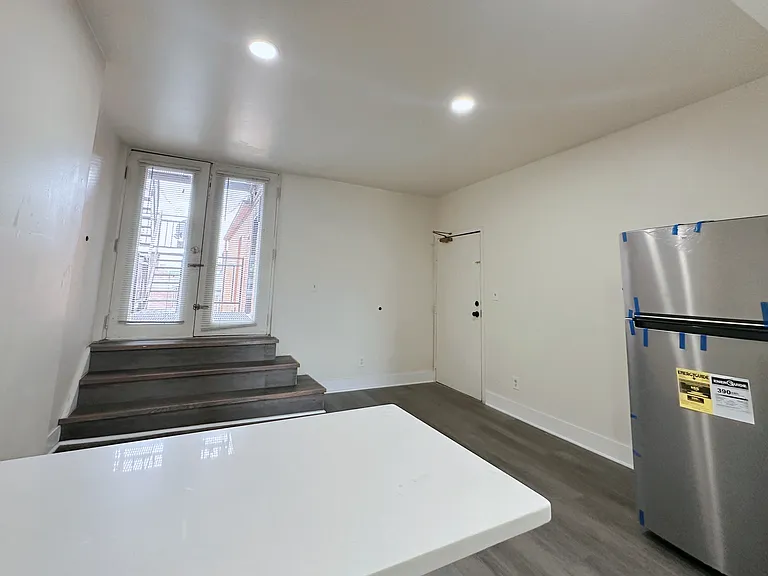 1914 Monongahela Ave #2F — Photo 4