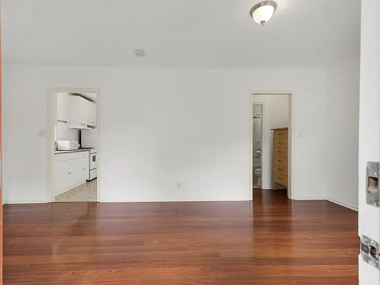 2675 Rich St — Photo 5