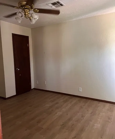 1207 Heather Ln — Photo 10