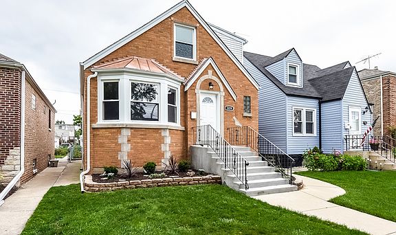3rd image of 3229 N Ozark Ave