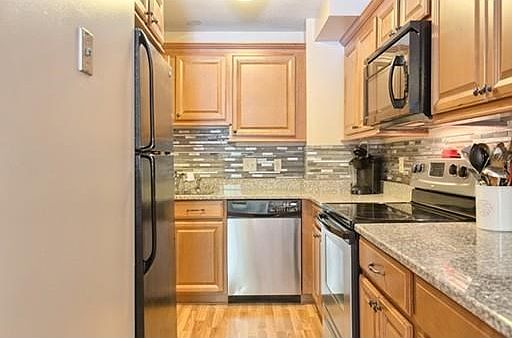5th image of 4 Farrwood Dr #4