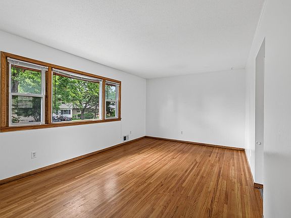 4th image of 4509 Fillmore St NE