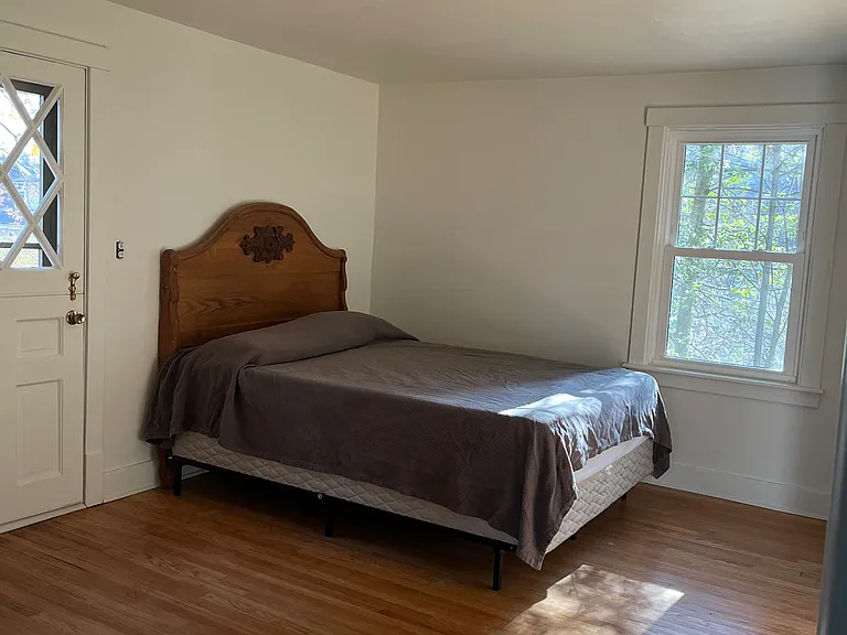 168 Green St — Photo 3