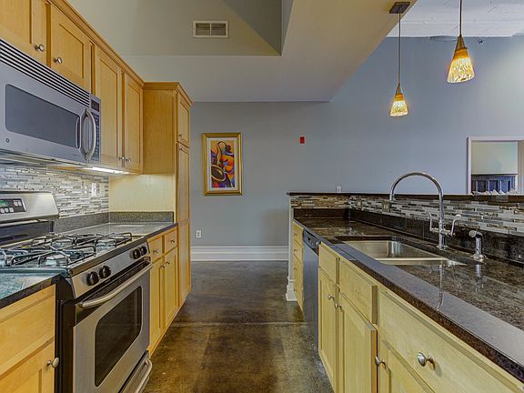 4th image of 648 Riverside Dr APT 219