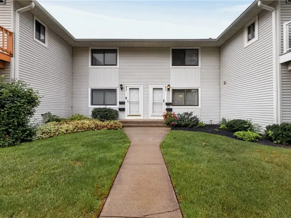 677 Eastbrooke Ln, Rochester, NY 14618