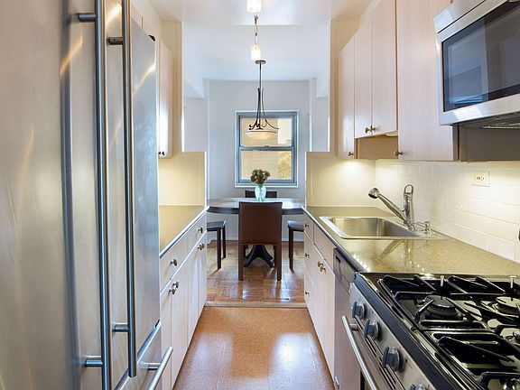 3rd image of 225 Adams St APT 6C