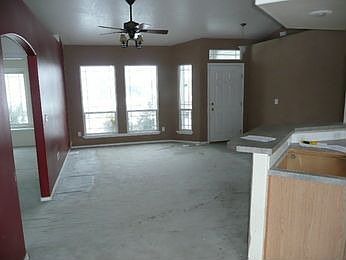 4th image of 19820 Pembrook Ave
