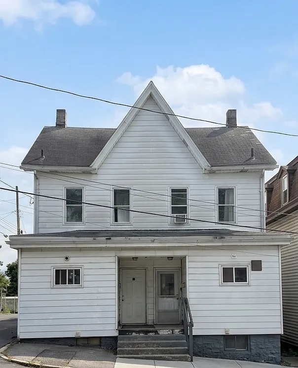 3 bed, $1,275 — Photo 1