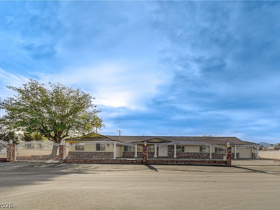 1st image of 3015 El Camino Rd