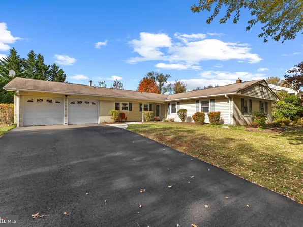 12820 Point Pleasant Dr, Fairfax, VA 22033