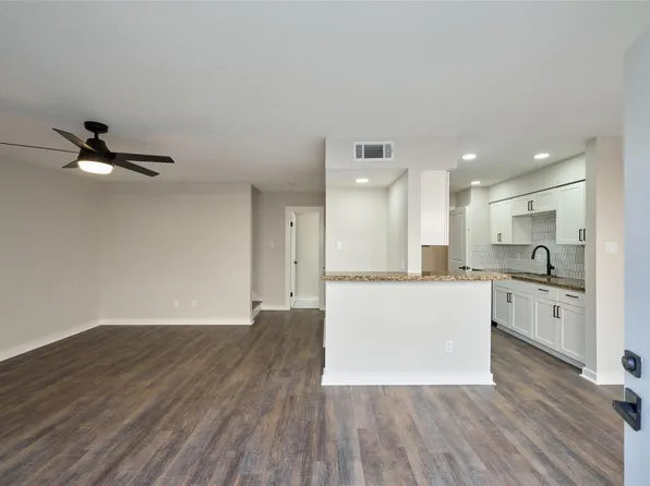 6500 Sands Point Dr APT 110, Houston, TX 77074