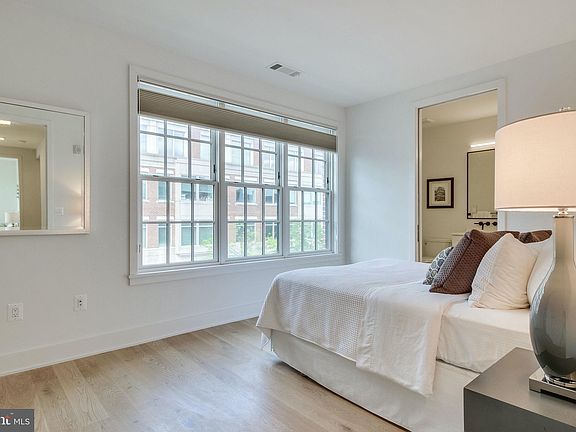 3rd image of 521 N Washington St Unit 201