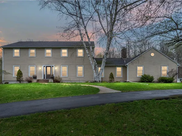 8952 Owahgena Rd, Manlius, NY 13104