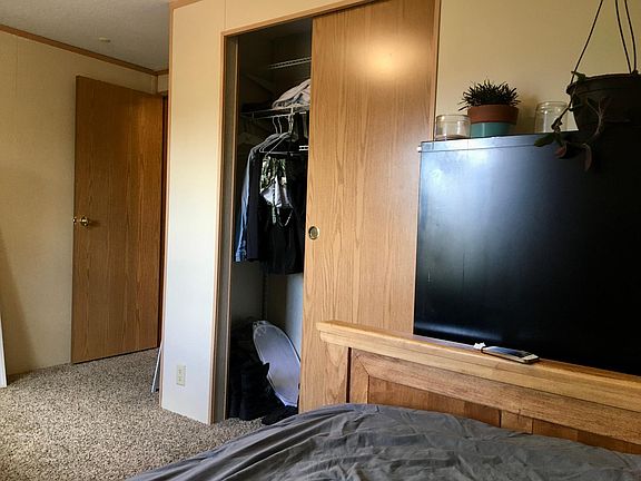3rd image of 833 E Agate Ave