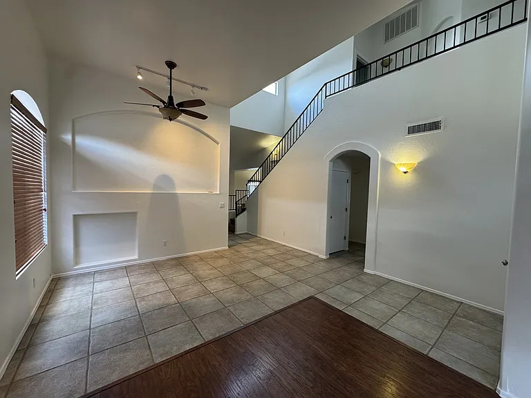 2941 W Calle Lucinda — Photo 3