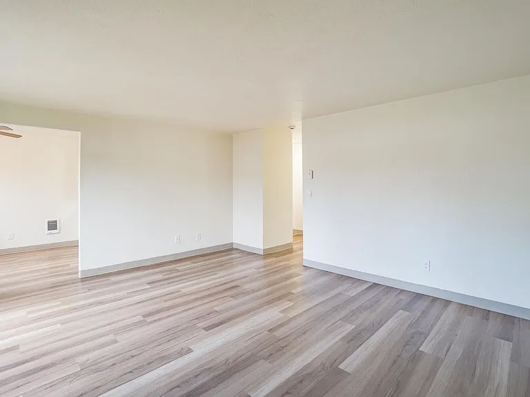 Westwood Apartments ** On-site Laundry Facilities, Off-Street Parking & Private Patio or Balcony — Photo 27