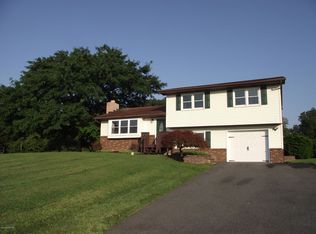 173 Countryside Dr, Brodheadsville, PA