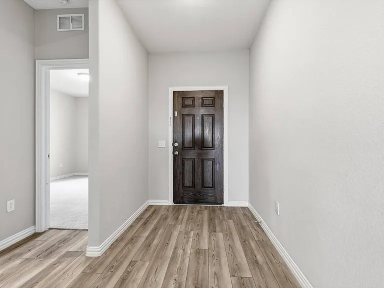 817 Adelyn St — Photo 5