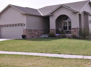6921 Chandon Dr, Lincoln, NE 68526