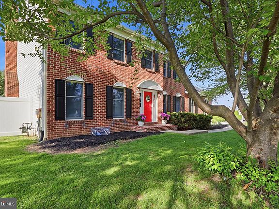 3rd image of 400 White Rose Ln