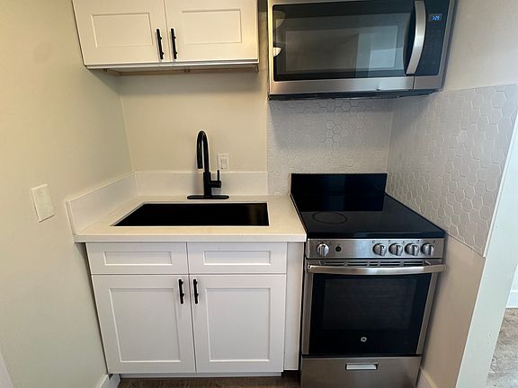 4th image of 3627 46th St
