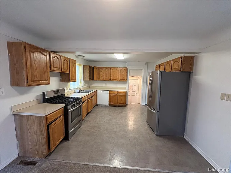 1079 Emmons Blvd — Photo 13