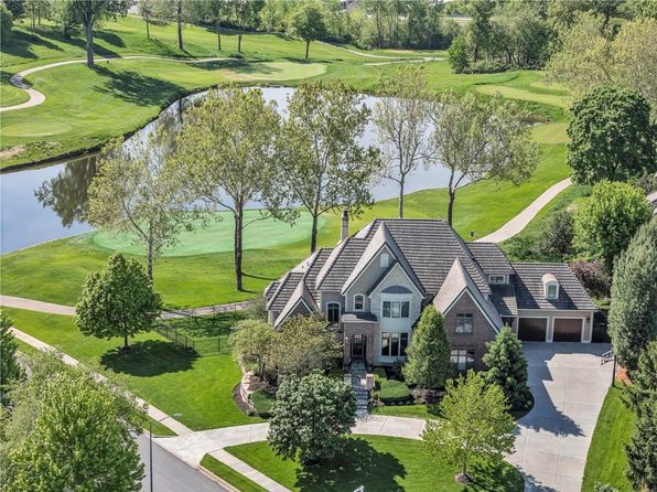 6420 N National Dr, Parkville, MO 64152