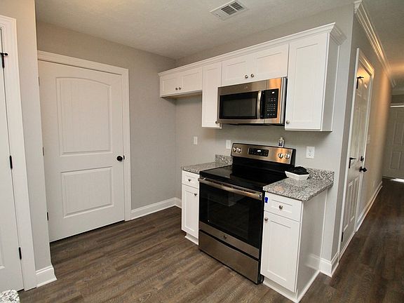 3rd image of 628 Vista Dr