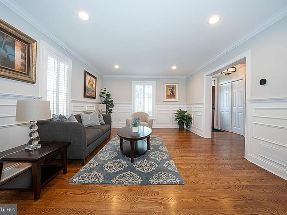 4th image of 407 Valley Glen Dr