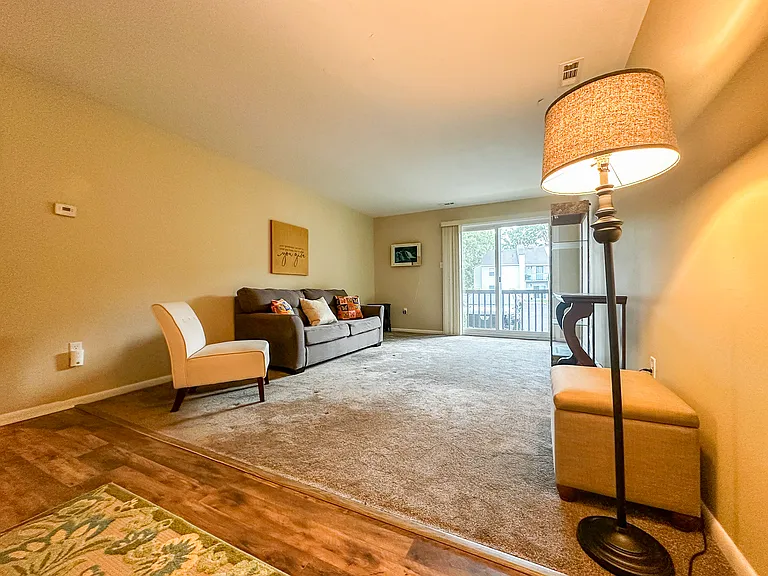 15 Scotch Pine Dr — Photo 2