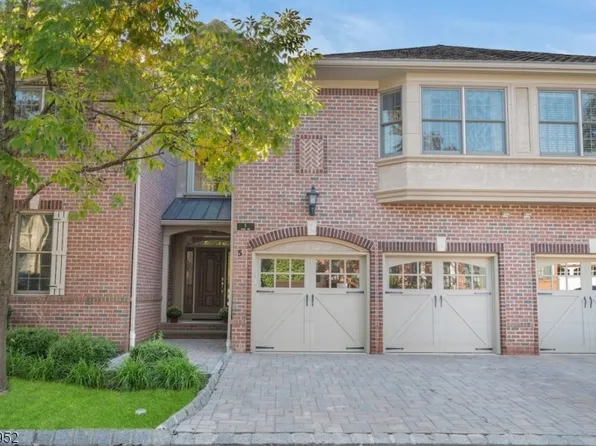 5 Green Way, New Providence Boro, NJ 07974