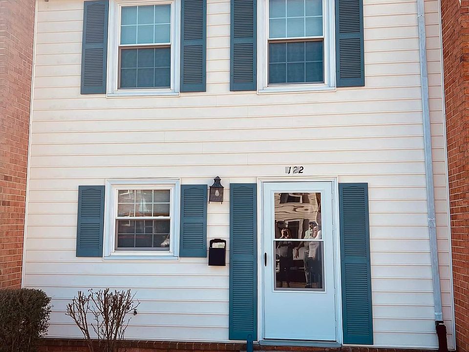 1st image of 122 Cambridge Sq