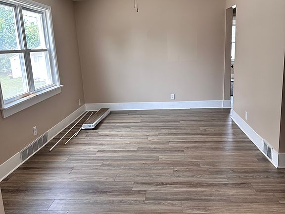 4th image of 135 Somerton Ave Floor 1