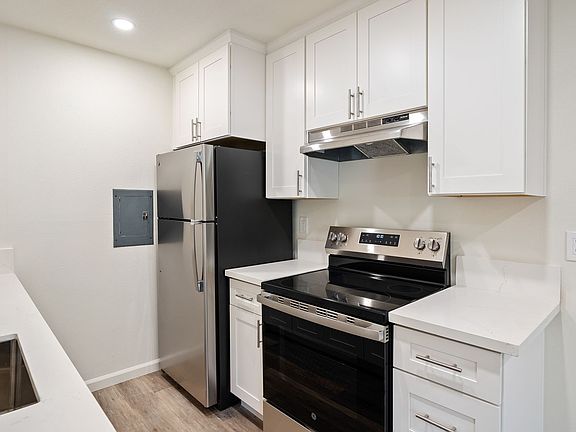 4th image of 544 Pacific St #102