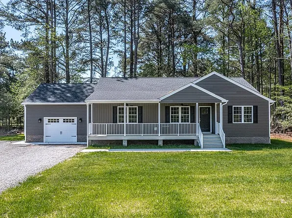 182 Apache Trl, Kilmarnock, VA 22482