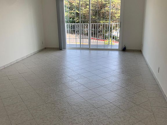 4th image of 3590 Crestmoor Dr #1