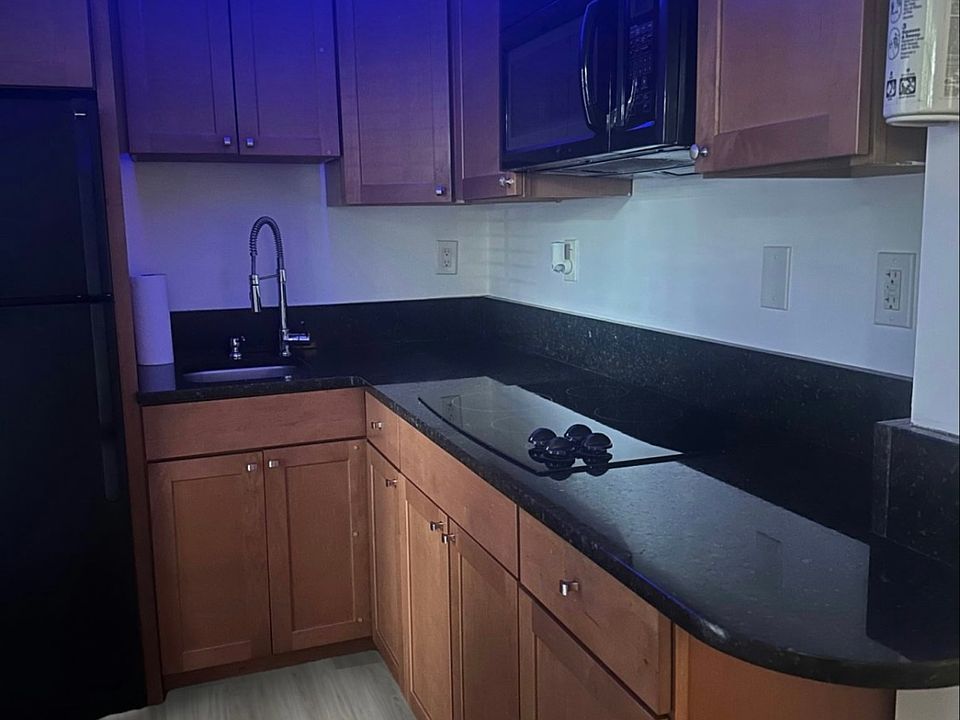 1st image of 1008 NE 11th St #B