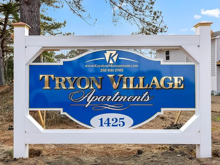 Tryon Village Apartments — Photo 6