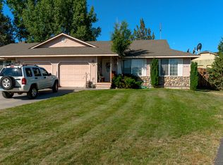 2143 SW Canyon Dr, Redmond, OR 97756